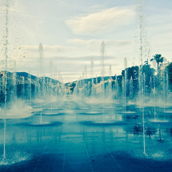 Jets d'eau Nice Coulée verte Promenade du Paillon