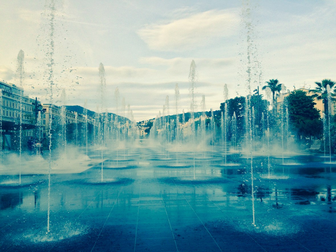 Jets d'eau Nice Coulée verte Promenade du Paillon