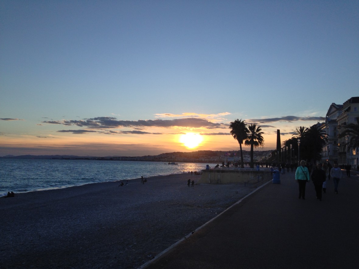 Nice Coucher de soleil sur la plage Promenade des Anglais
