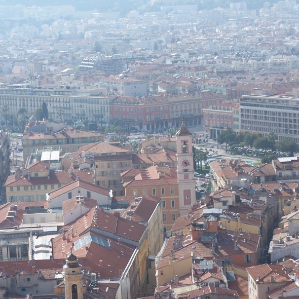 Nice vue panoramique des toits de la ville depuis le château